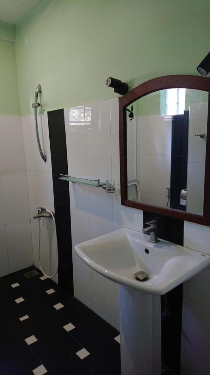 Leopard City Hostel Yala Tissamaharama Eksteriør billede